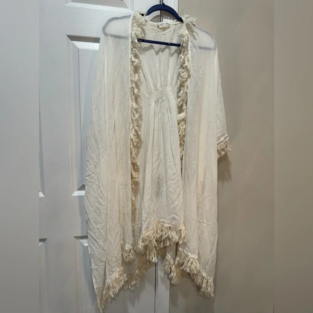 Free People Sun Bleached Fringe Kimono Open Front Fringe Trim
One Size - Picture 7 of 8